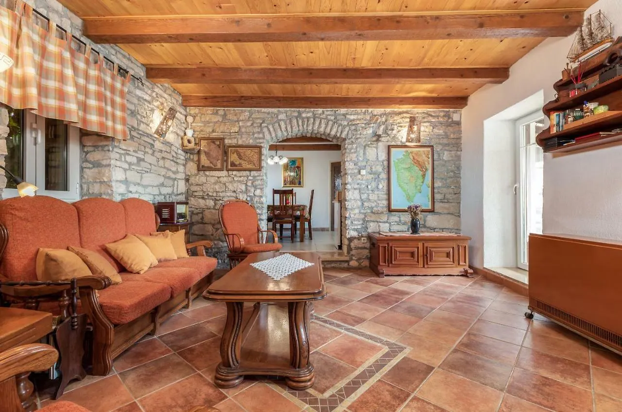 Holiday Home Ana Канфанар