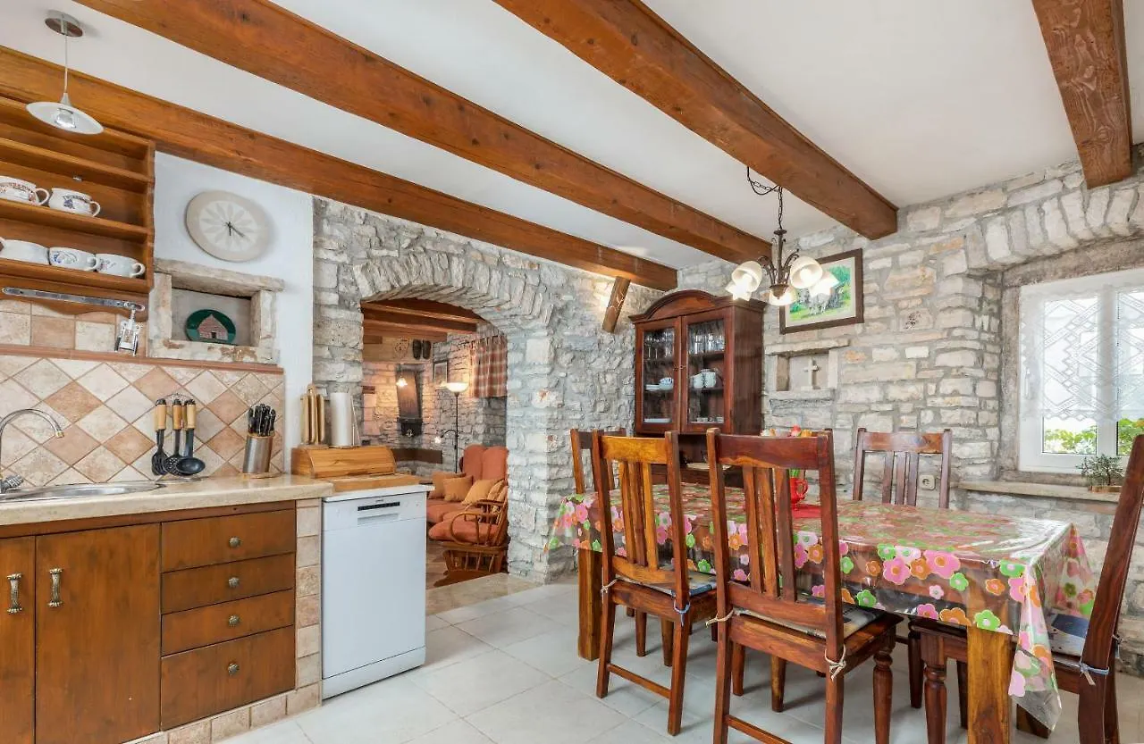 Holiday Home Ana Канфанар