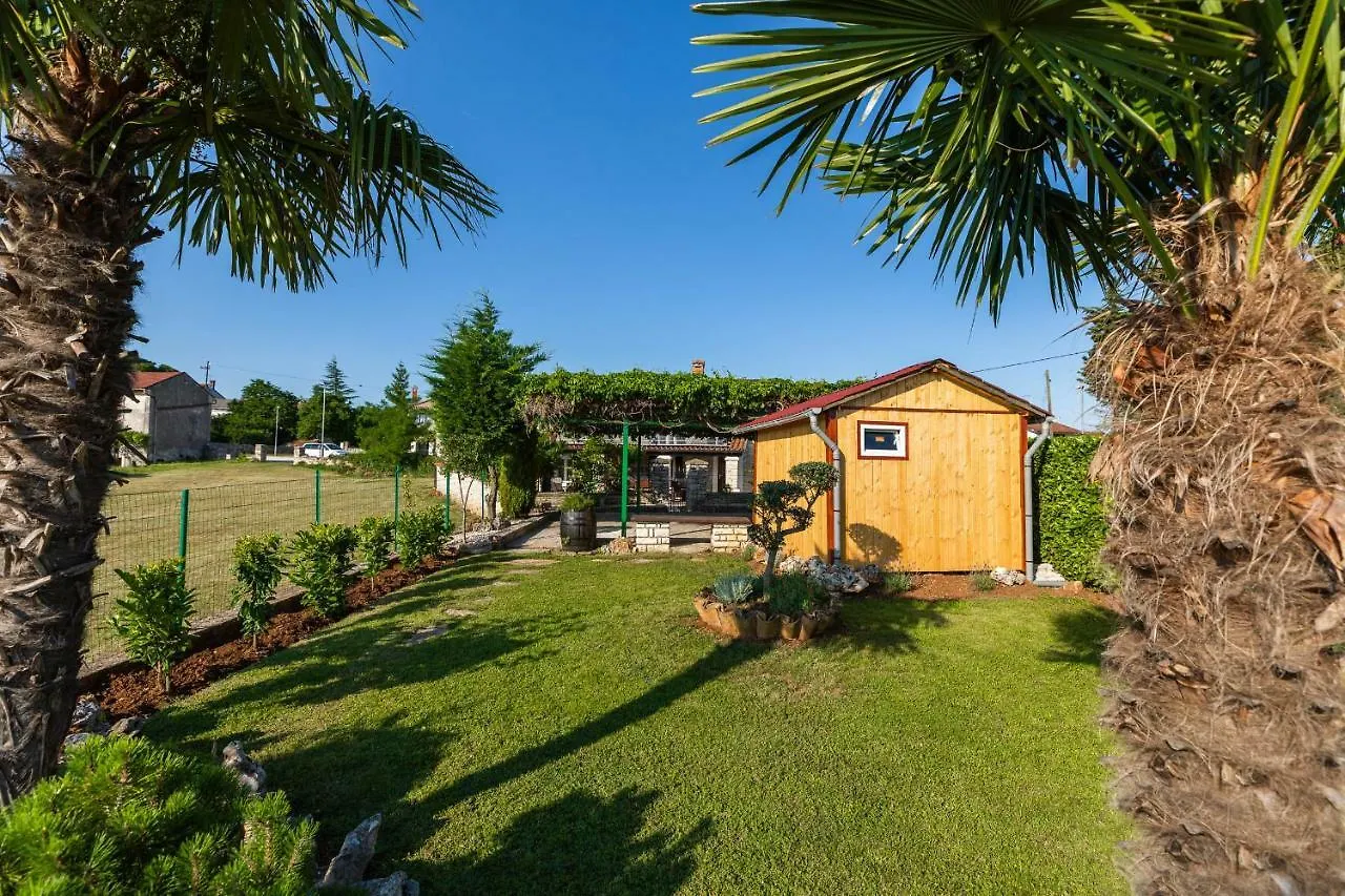 Holiday Home Ana Kanfanar 0*,