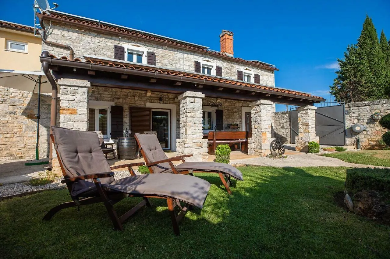 Holiday Home Ana Канфанар