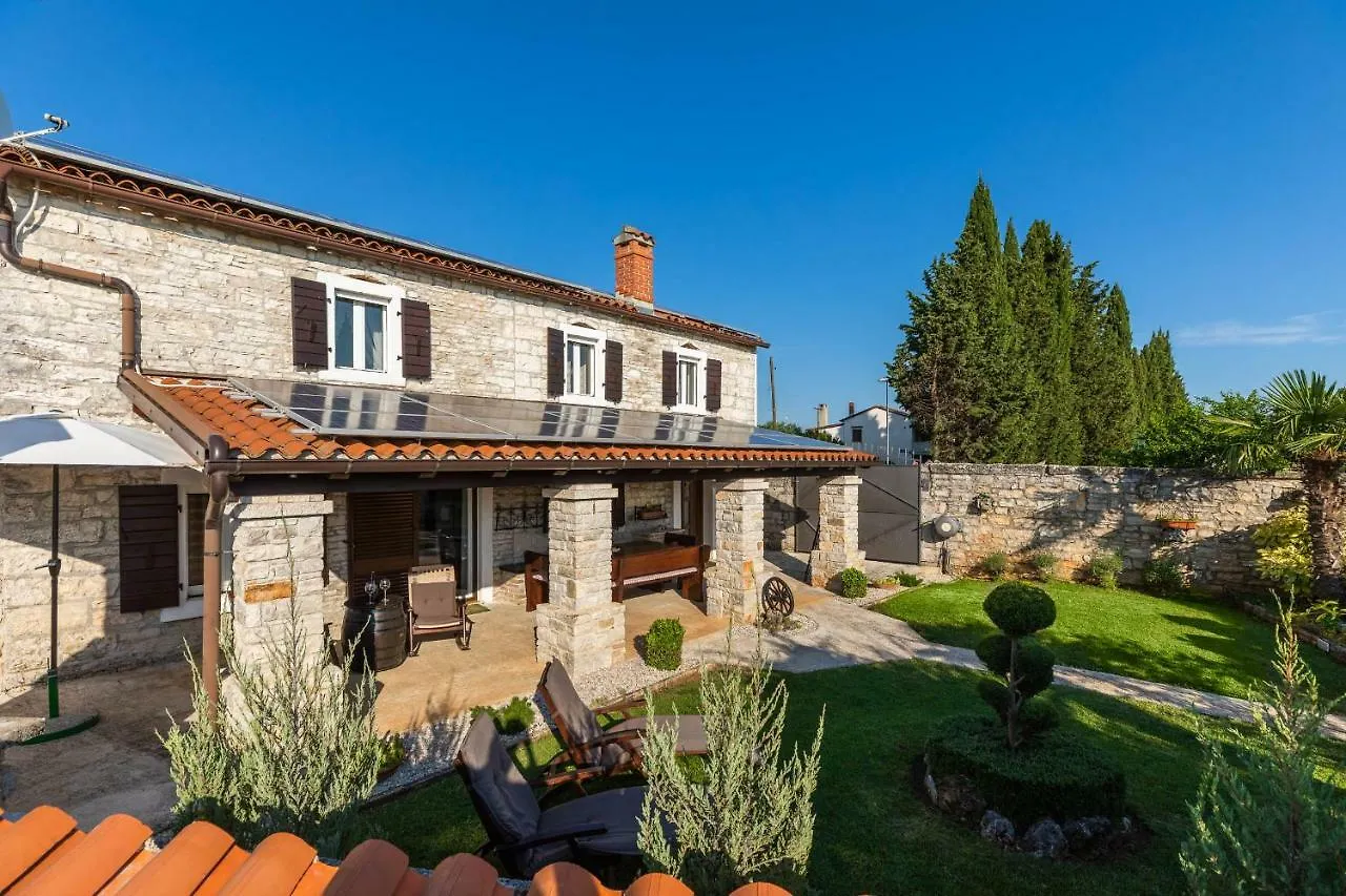 Holiday Home Ana Канфанар